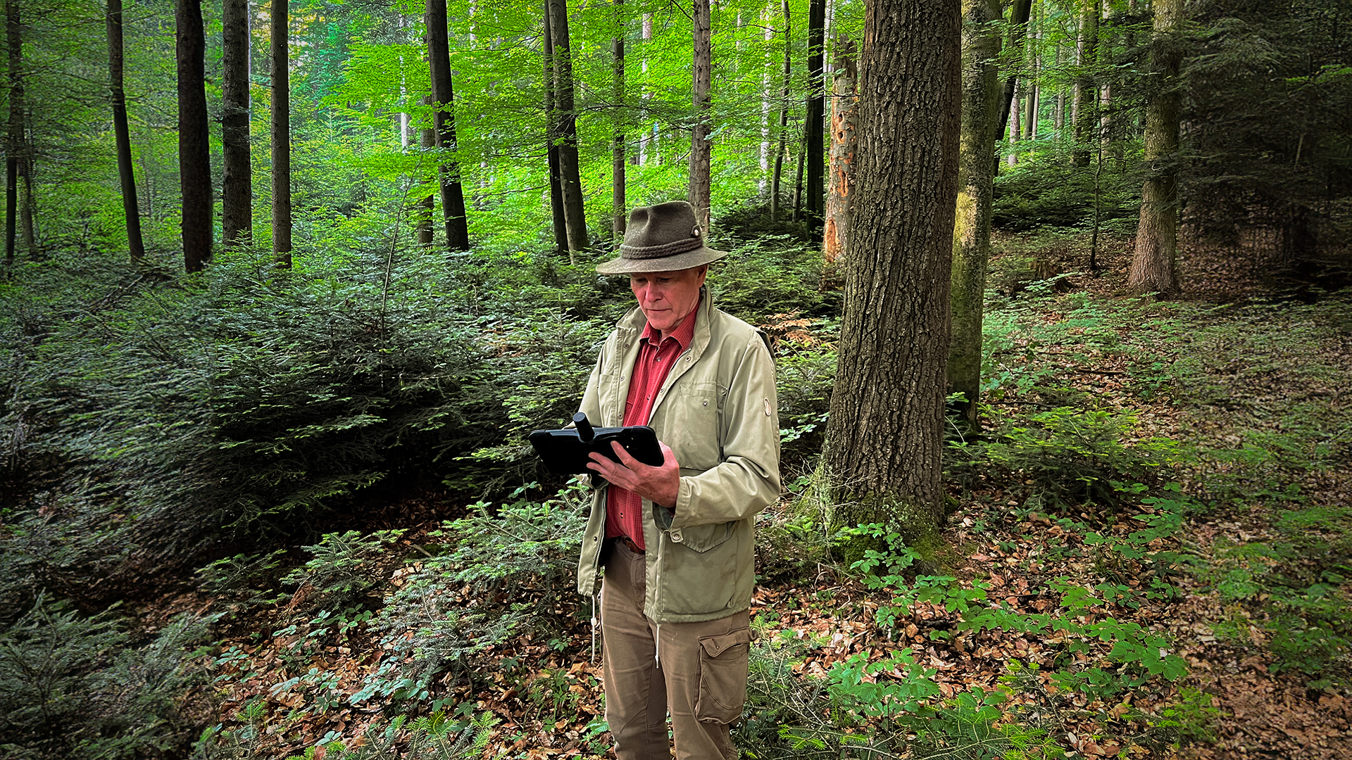 forest-inventory-rtk-tablets-2.jpg